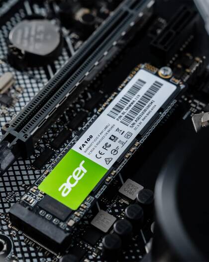 Acer FA100 512GB M.2 NVMe Internal SSD, PCIe GEN 3 x 4 NVMe, Read- & Write- speeds up to 3300 / 2700 MB/s, Solid State Drive with 3D TLC NAND Technology - BL.9BWWA.119