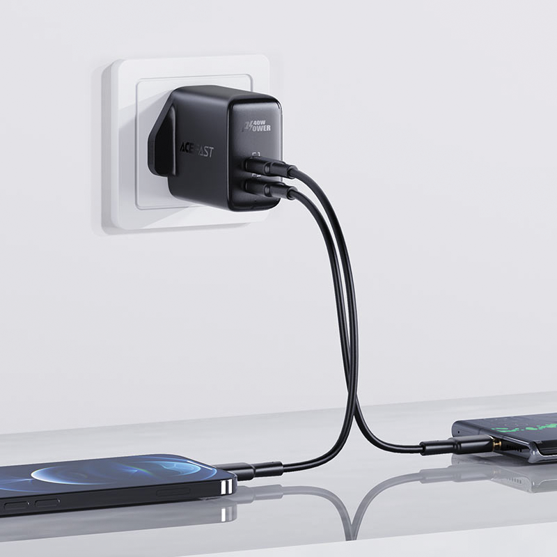 ACEFAST A12 PD40W(USB-C+USB-C) dual port charger,black(UK)