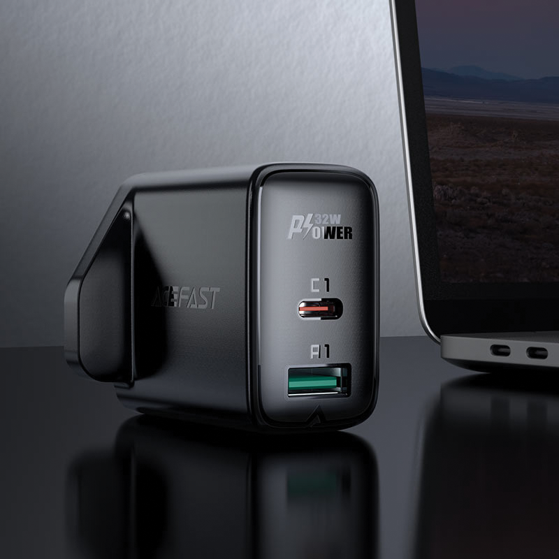 ACEFAST A8 PD32W(USB-C+USB-A) dual port charger (black) (UK)